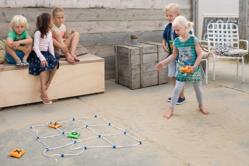 Tic Tac Toe spielen! 3 Gewinnt ist ein beliebtes Zwei Personen Spiel für  Kinder, Jugendliche und Erwachsene.: Ein kurzweiligste Spiel das man zweit